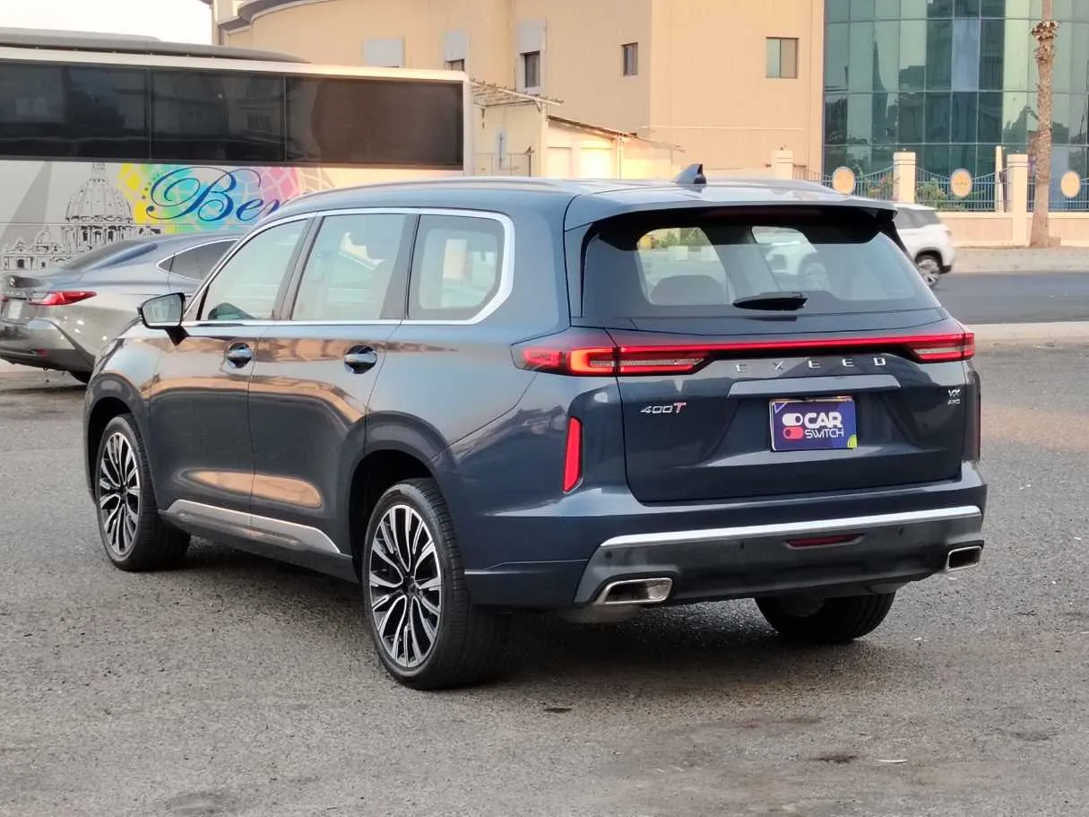 Car image 9