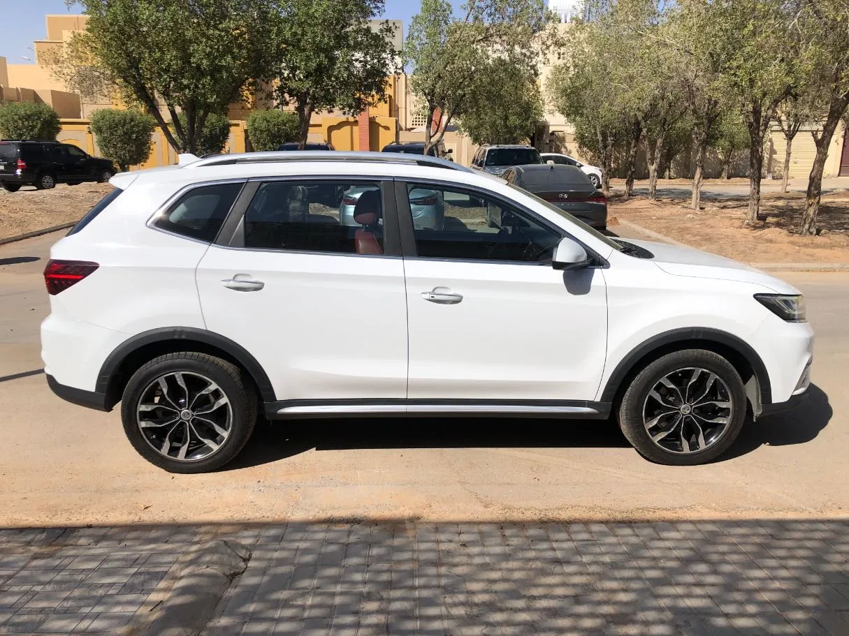 Car image 4