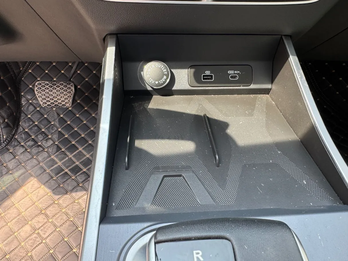 Car image 17