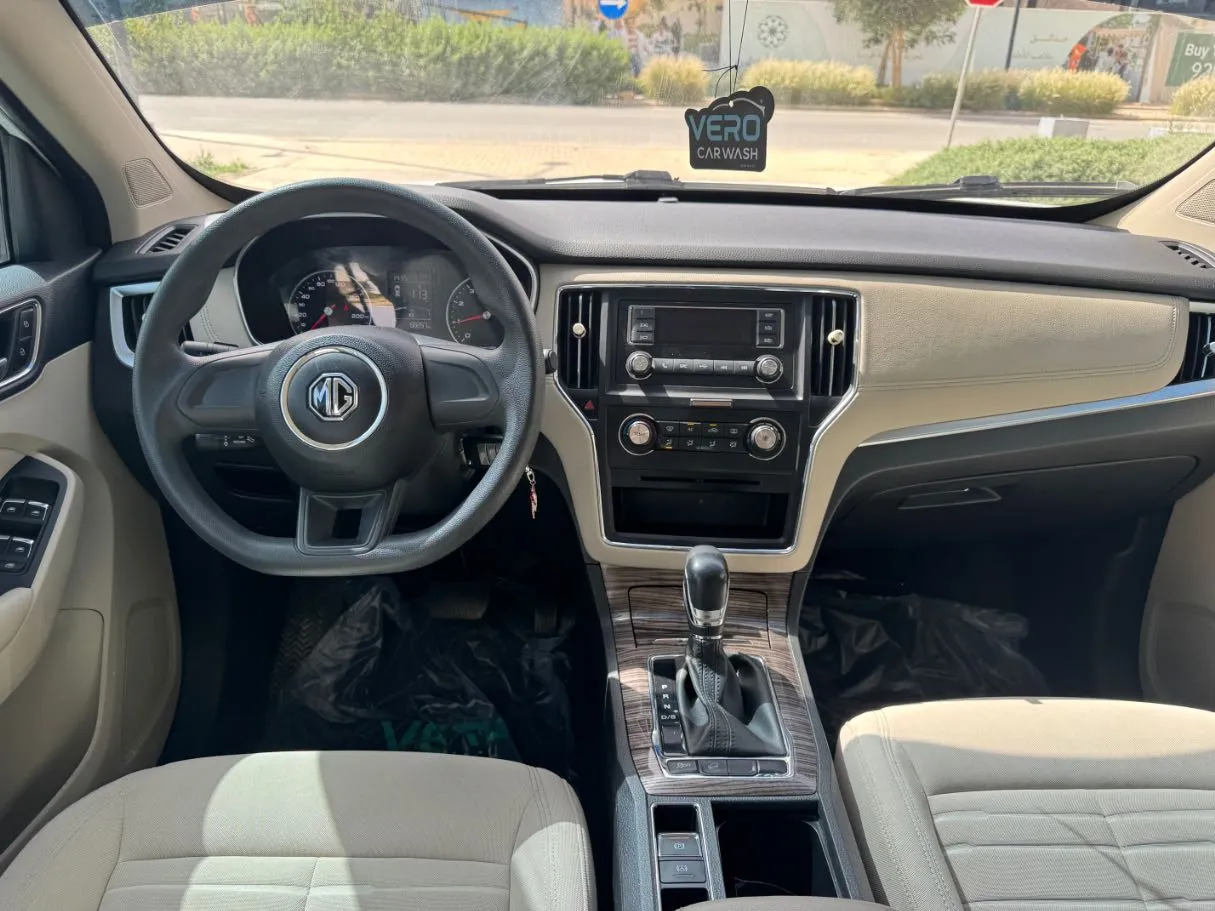 Car image 16
