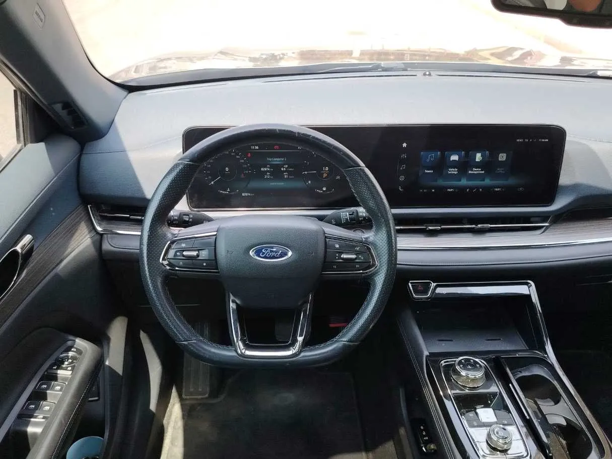 Car image 25