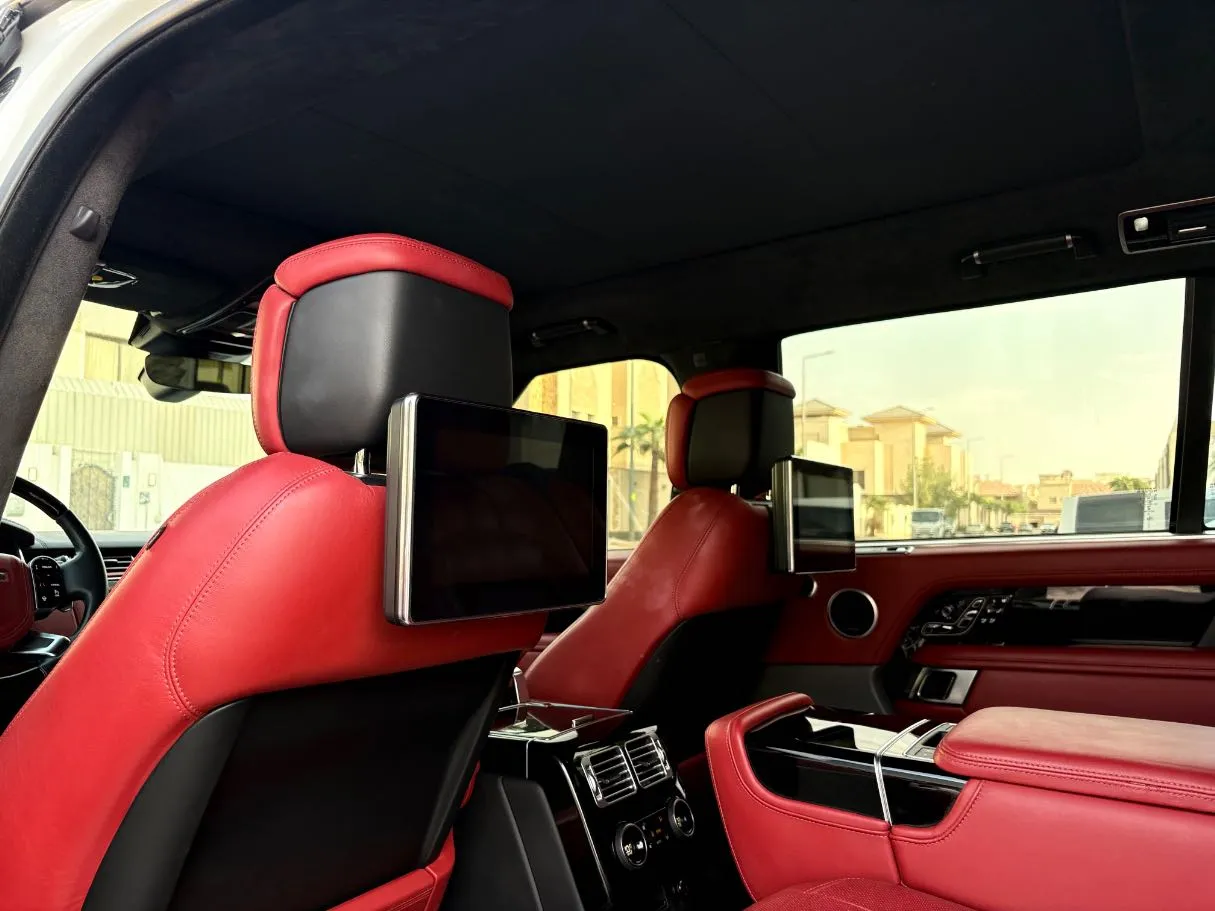 Car image 18
