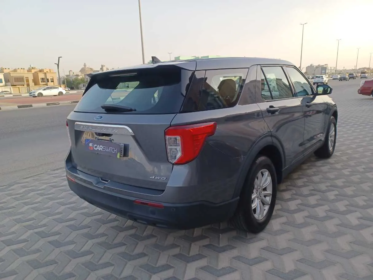 Car image 5