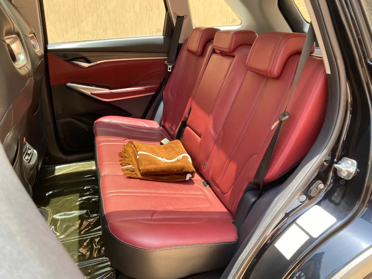 Car image 13