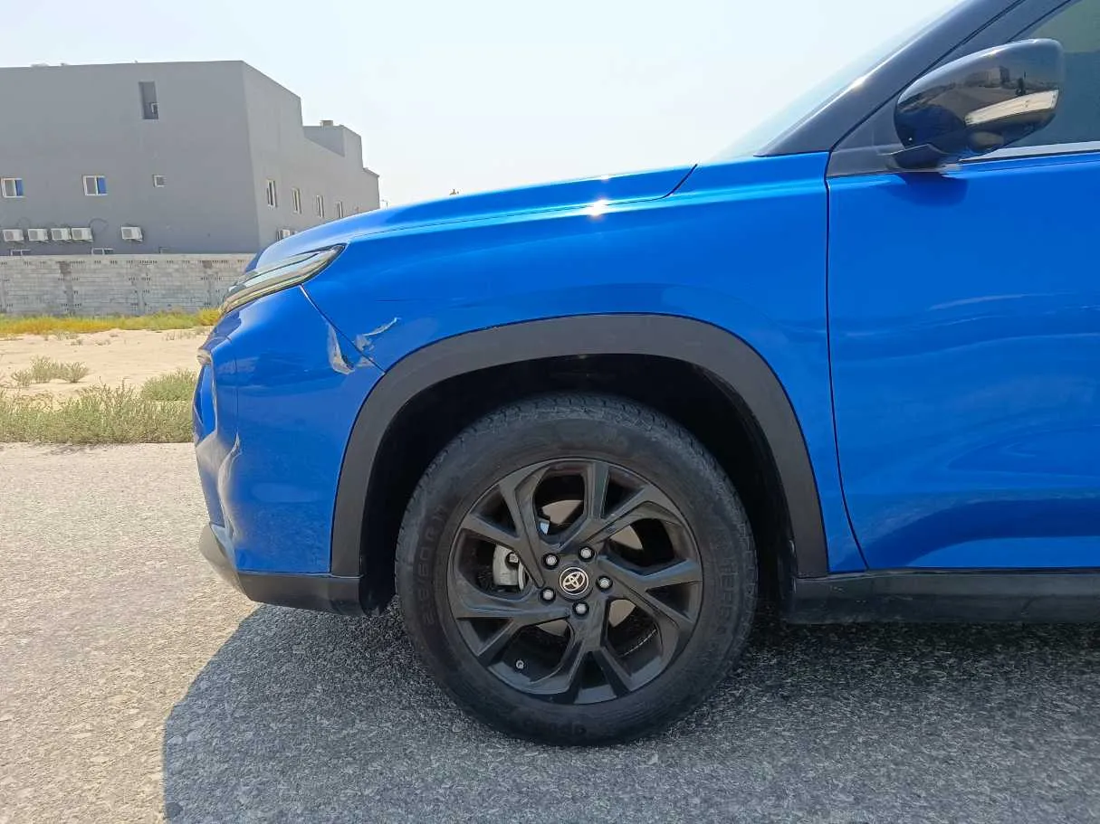 Car image 9