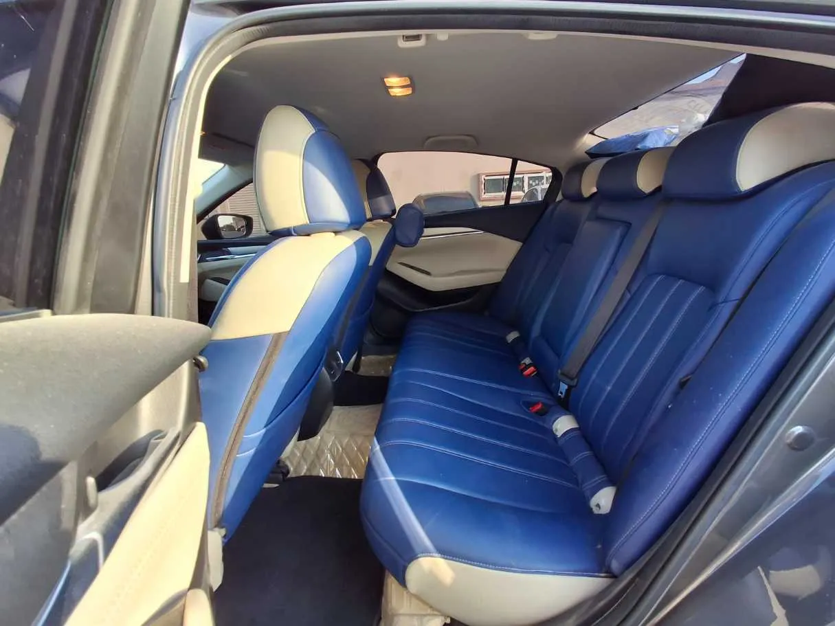 Car image 13
