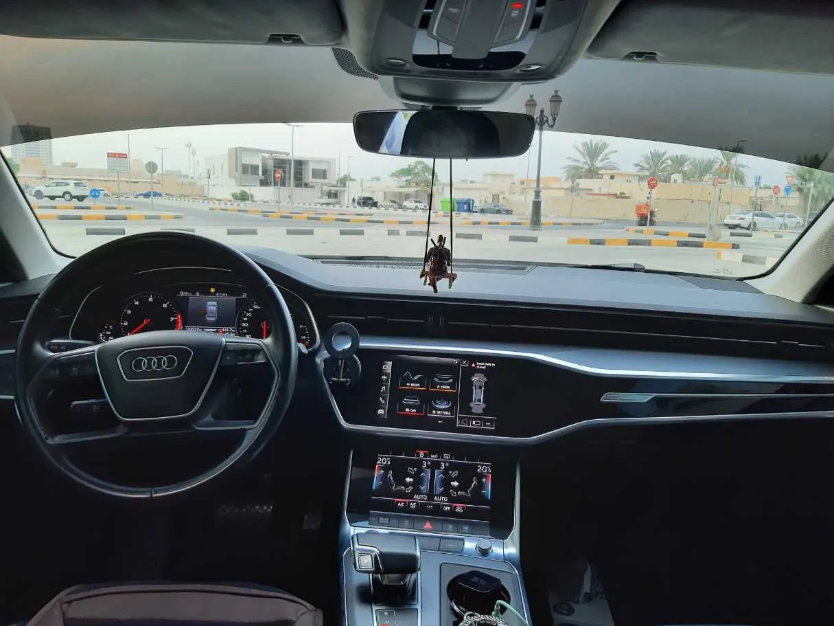 Car image 14