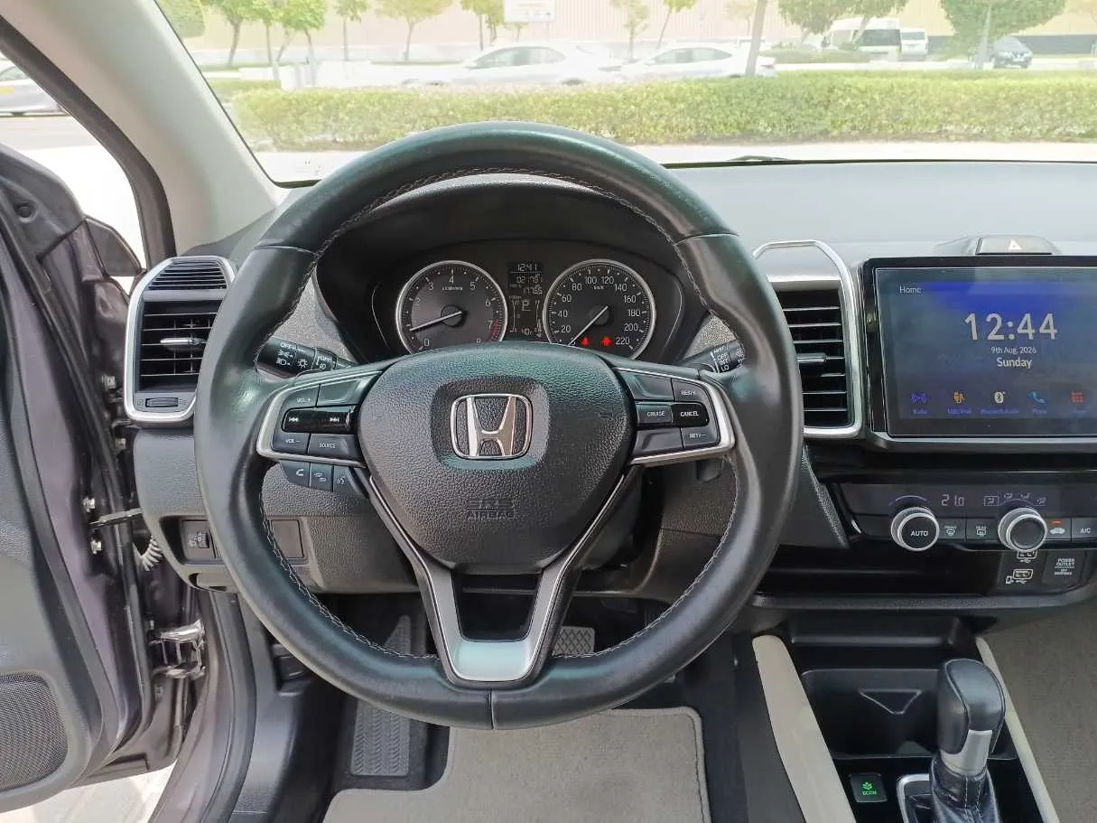 Car image 17