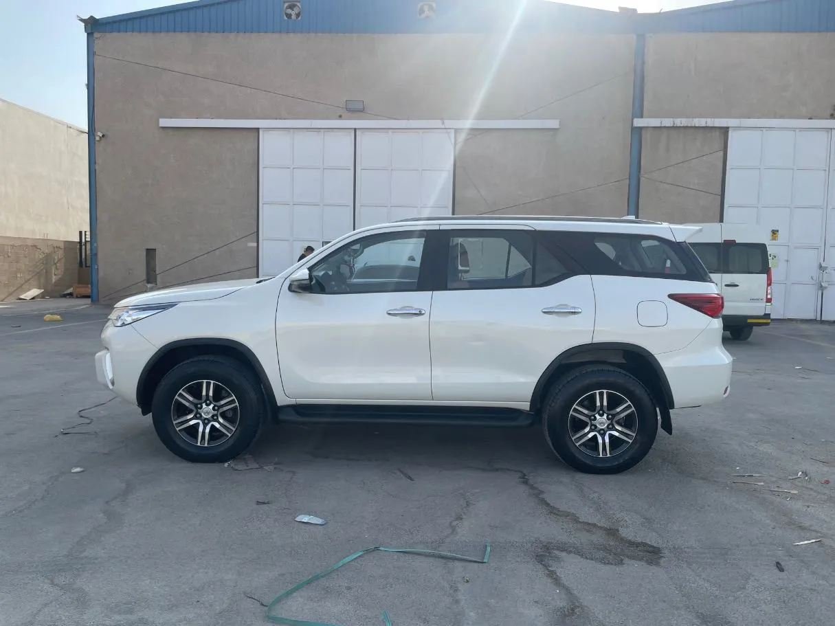 Car image 8