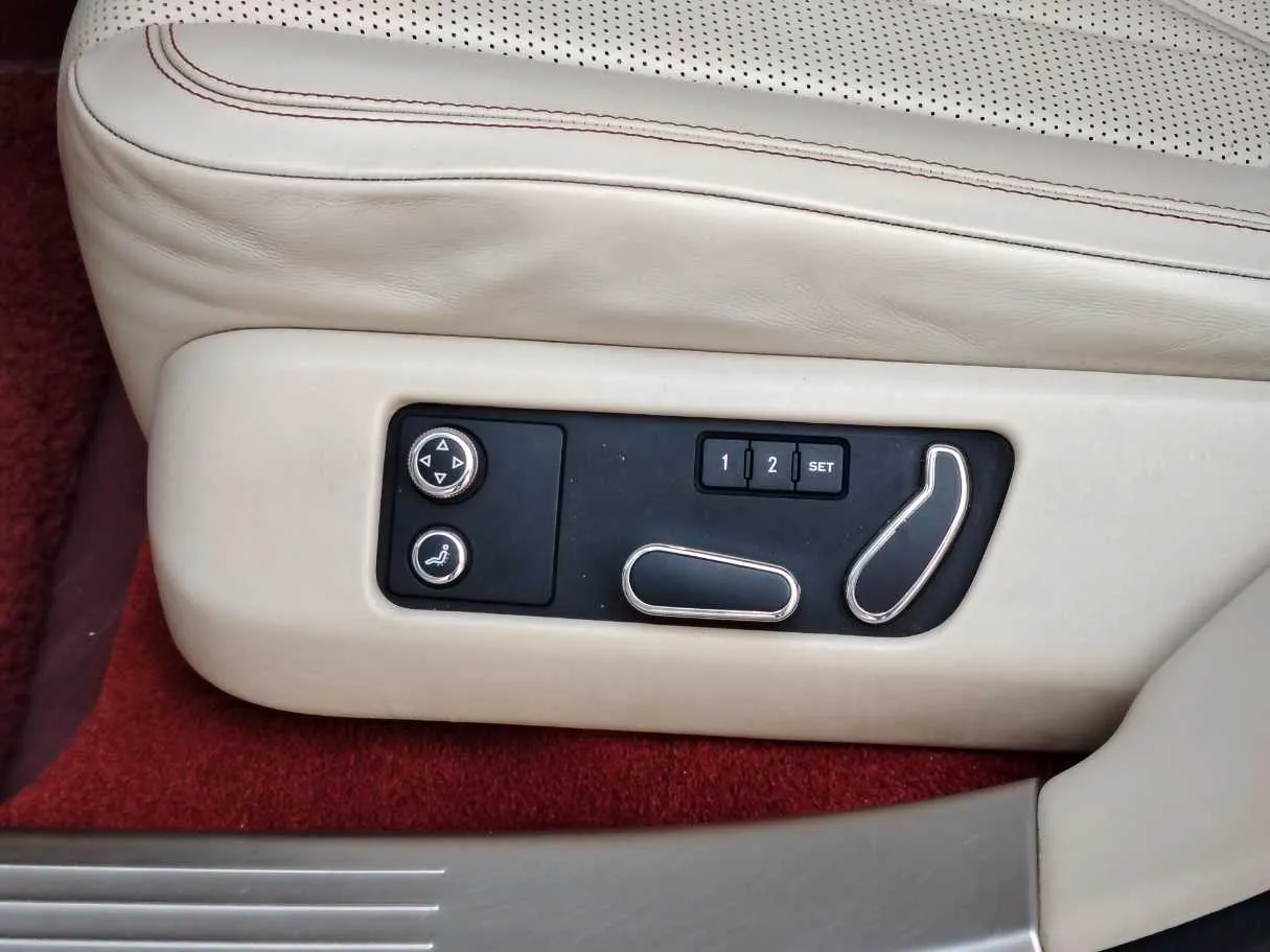 Car image 36