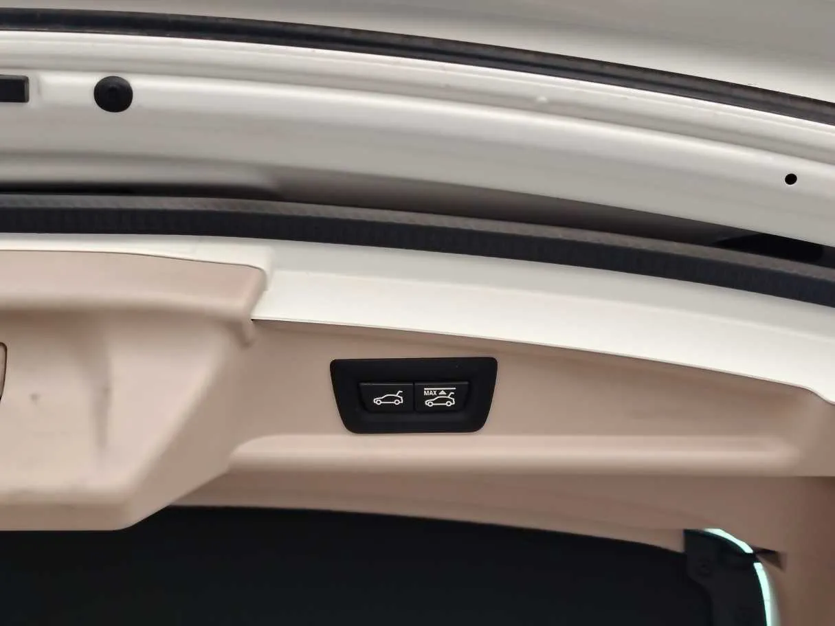 Car image 37