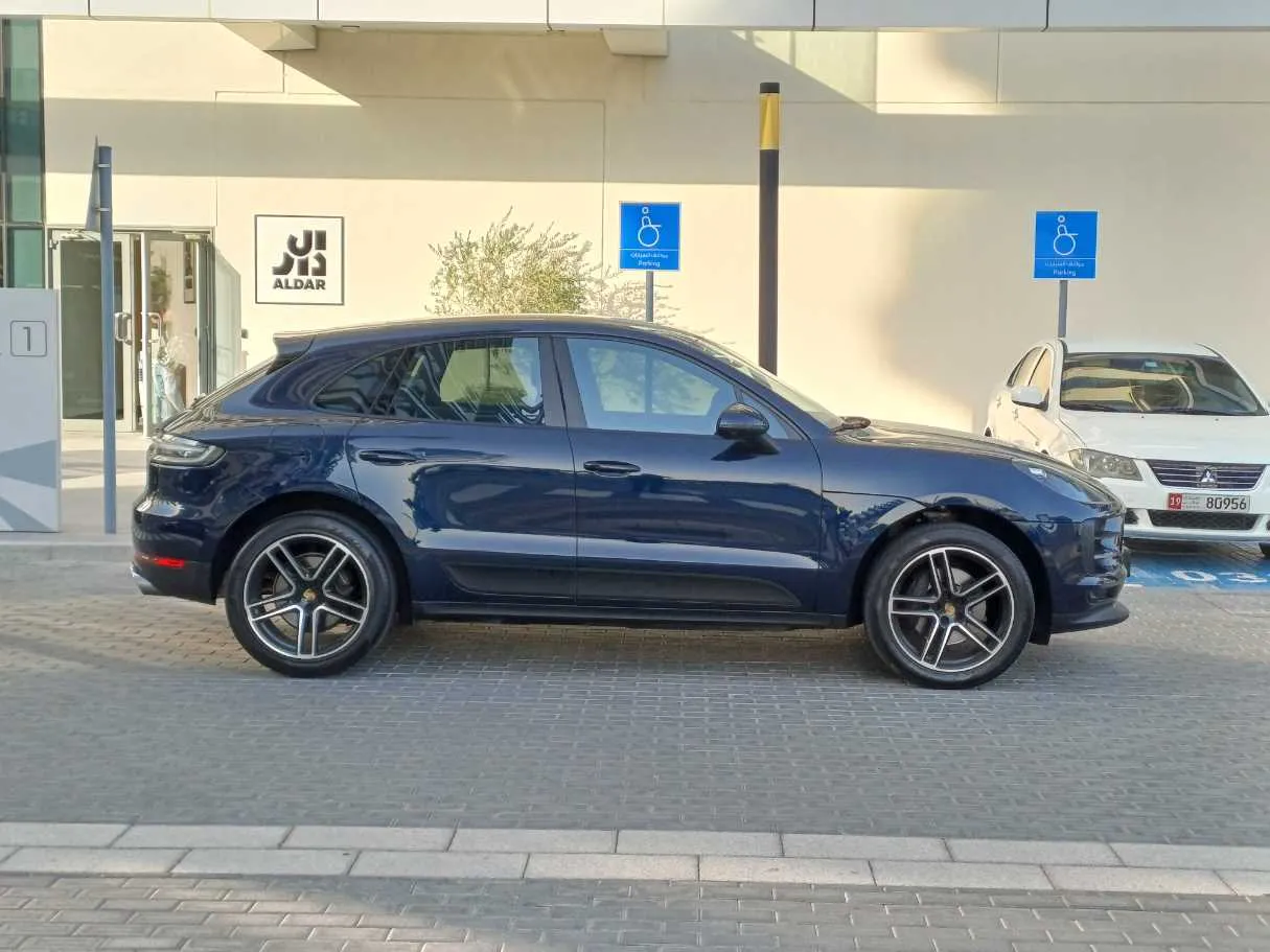 Car image 8