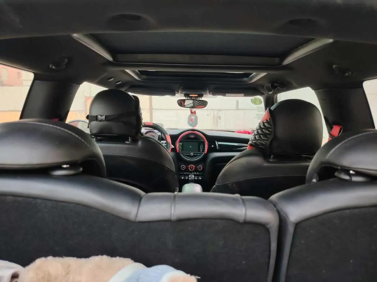 Car image 21