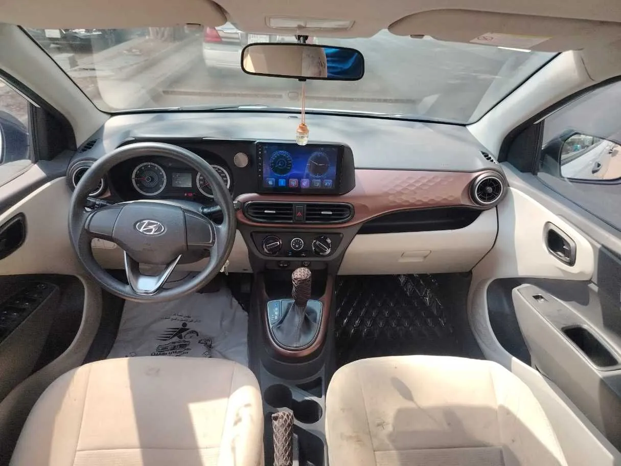 Car image 19