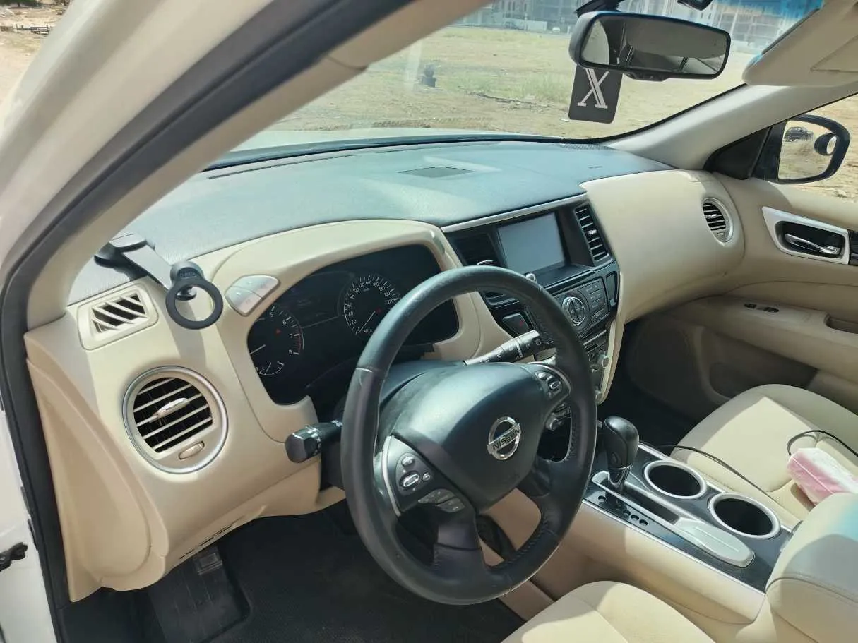 Car image 13
