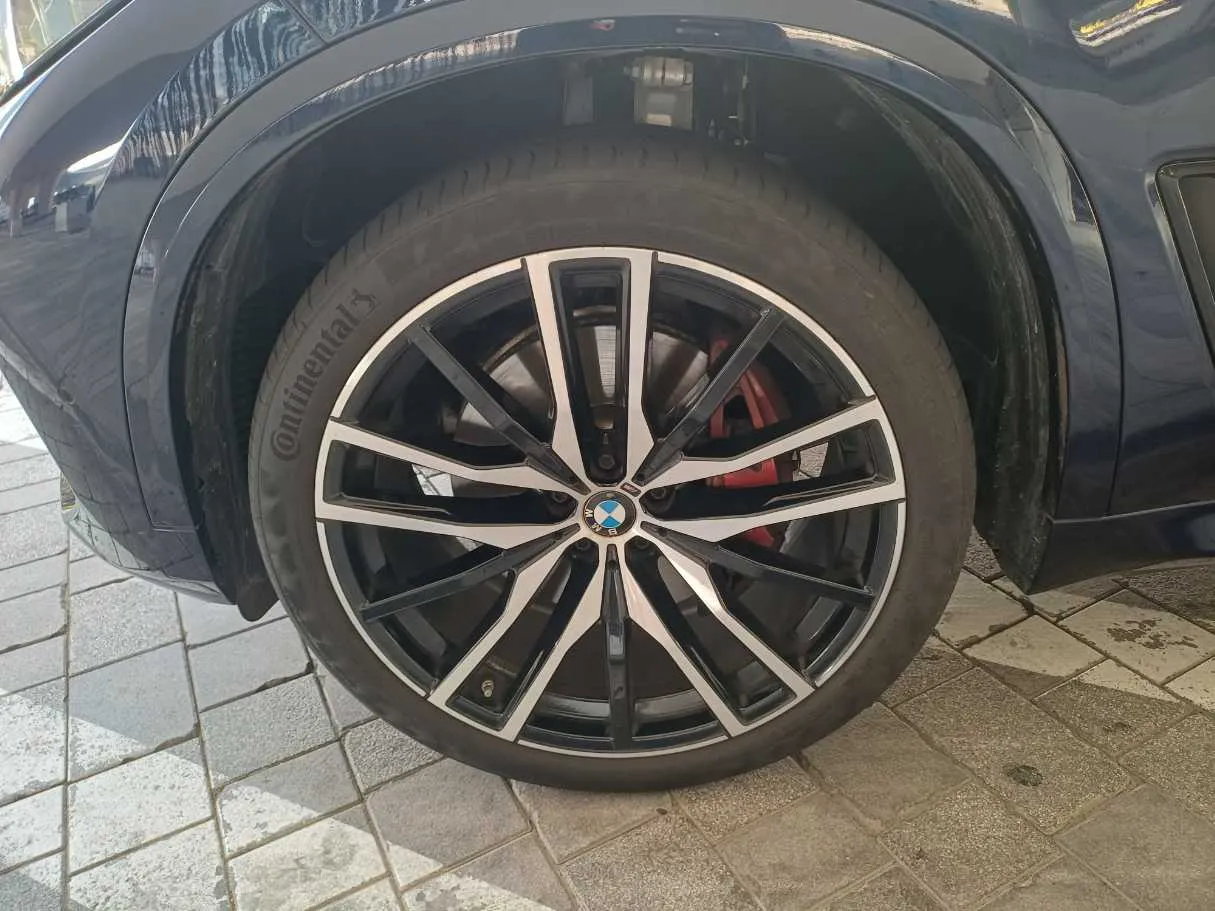 Car image 9