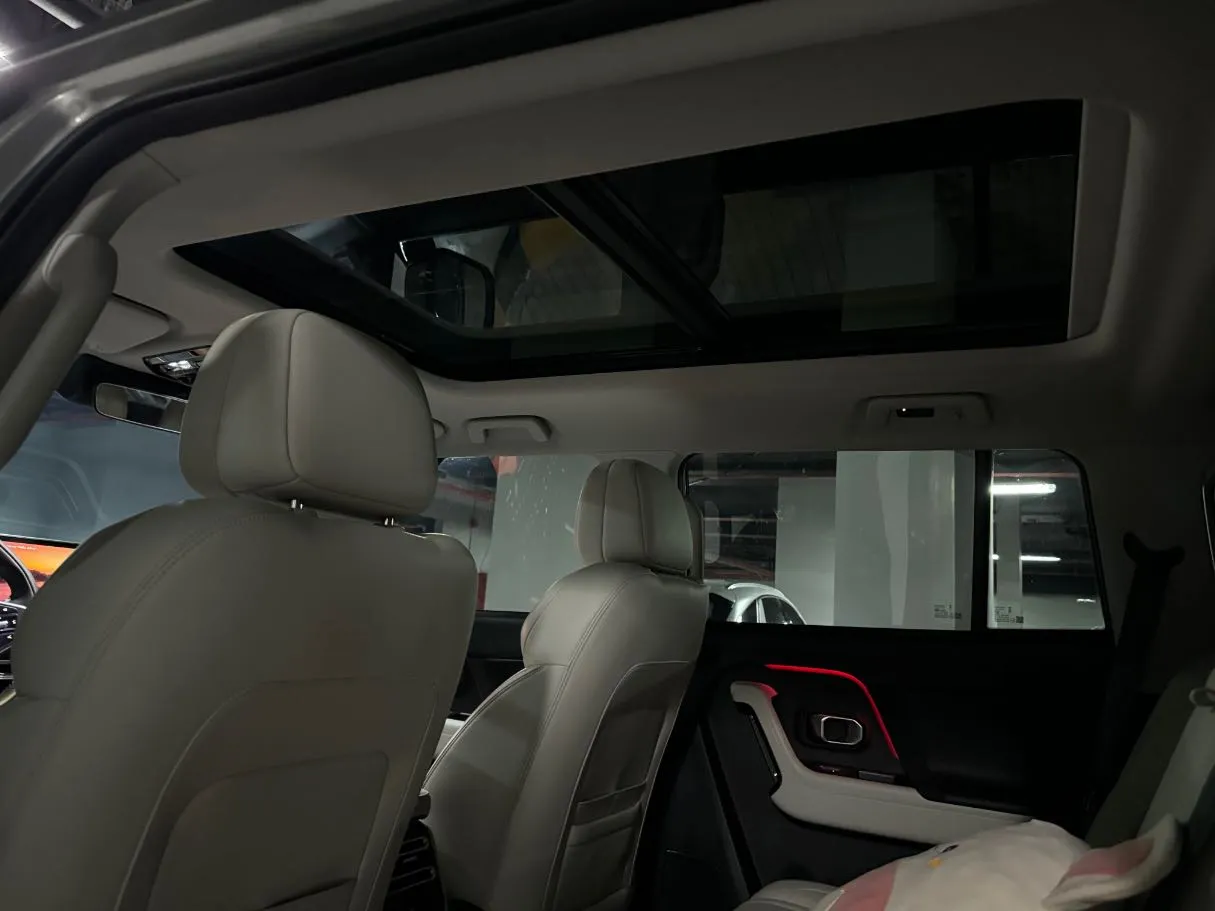 Car image 16
