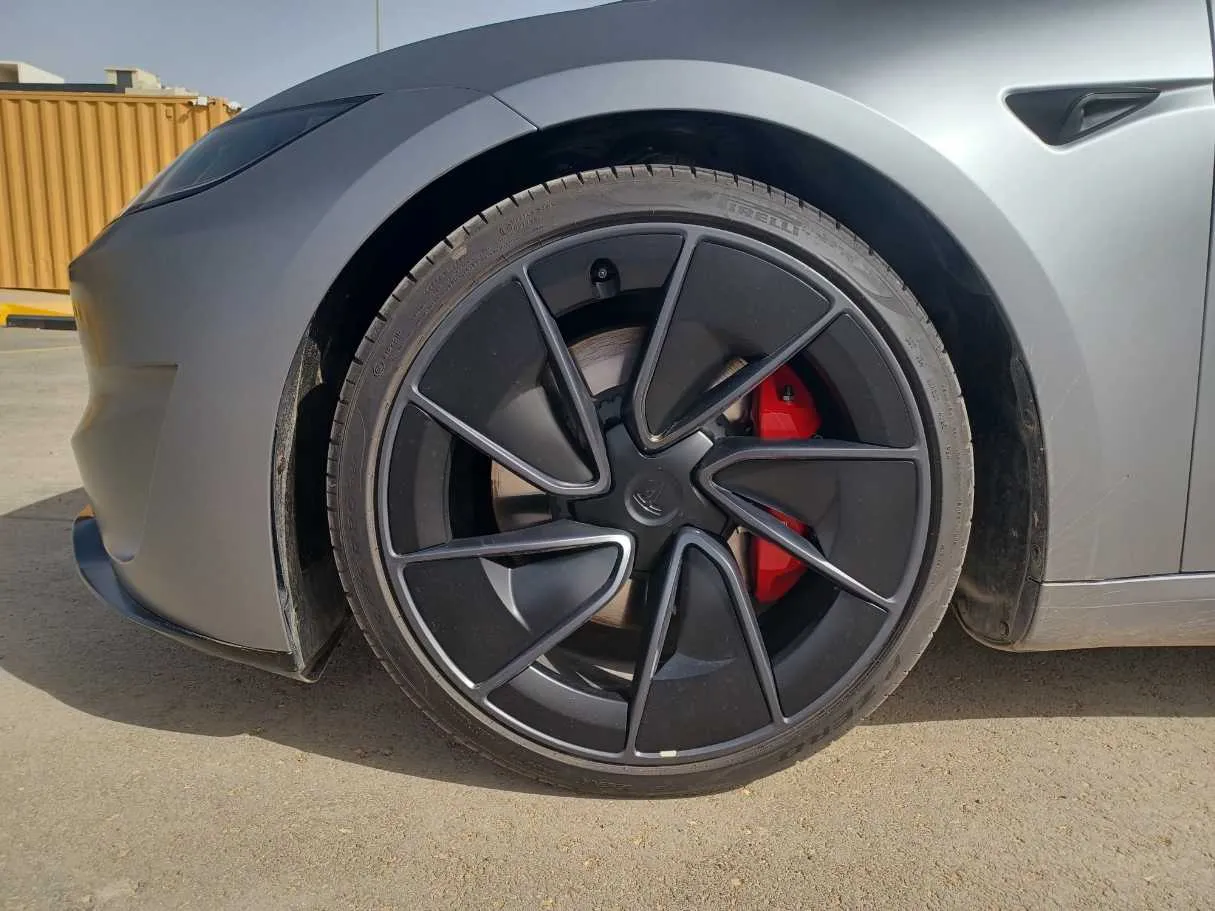 Car image 9