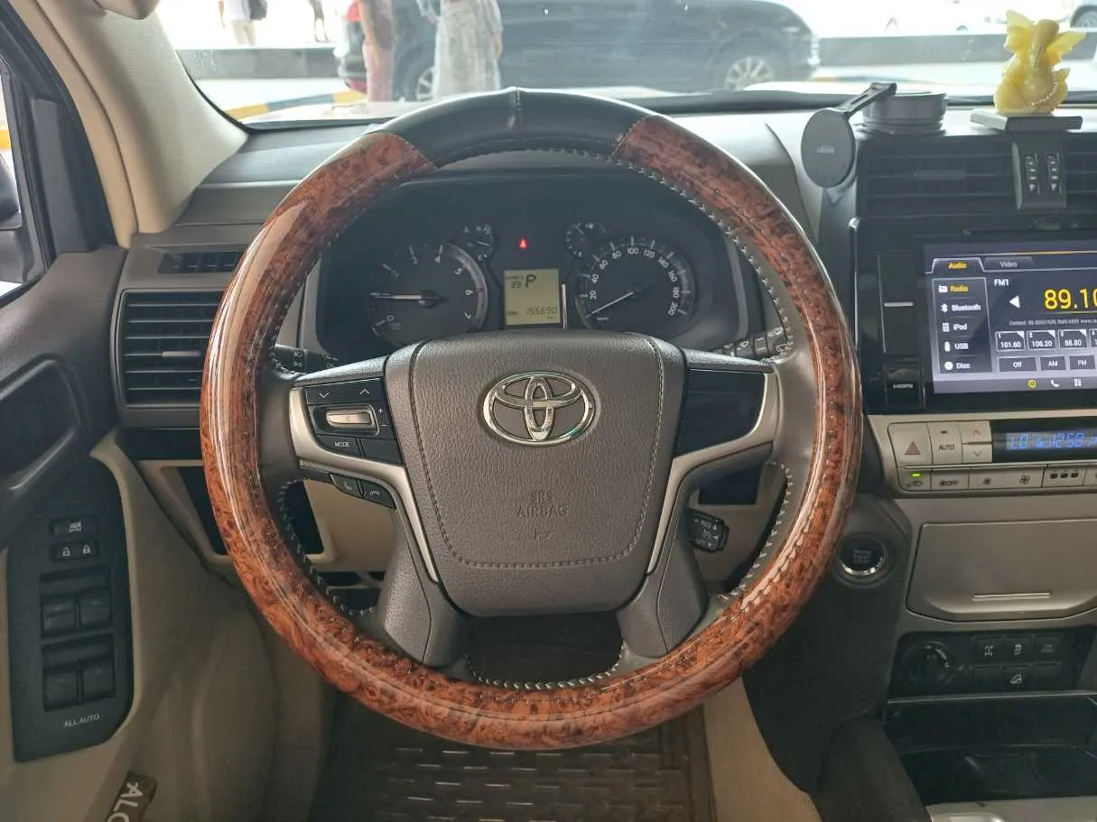 Car image 19