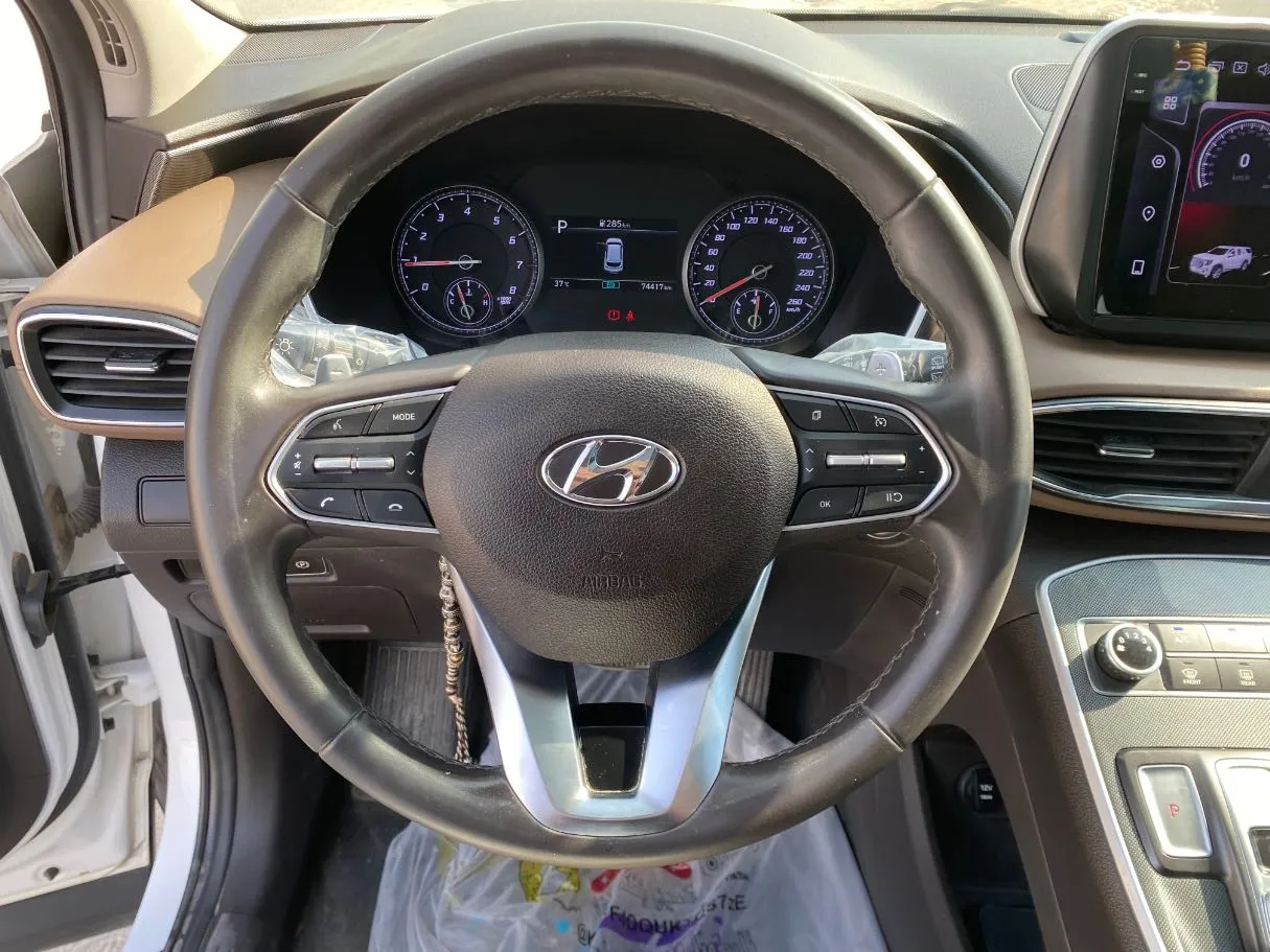 Car image 17