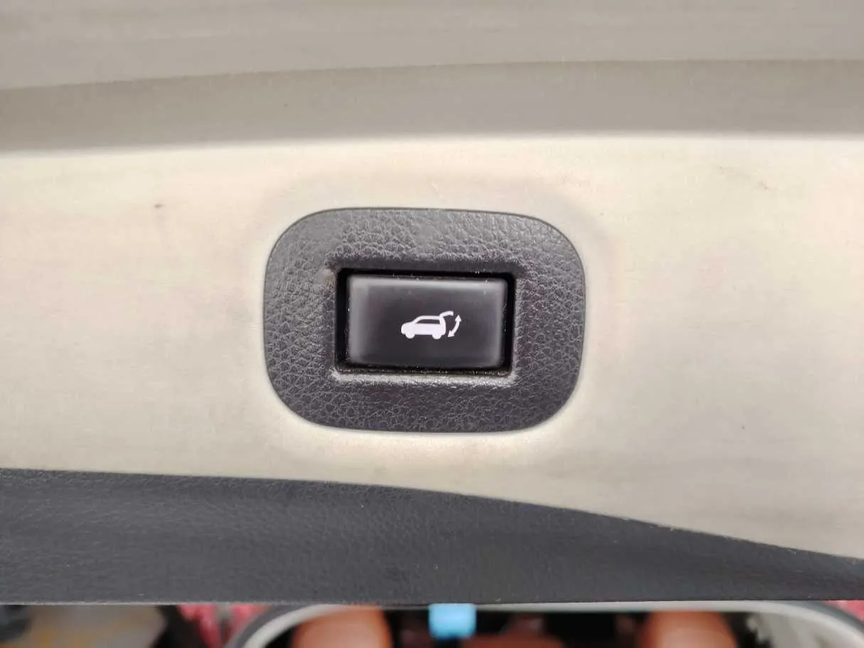 Car image 32