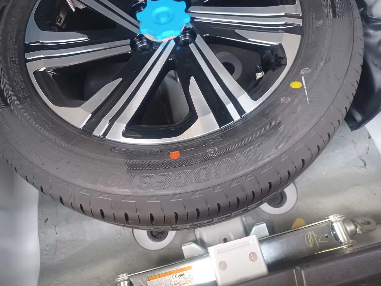 Car image 22