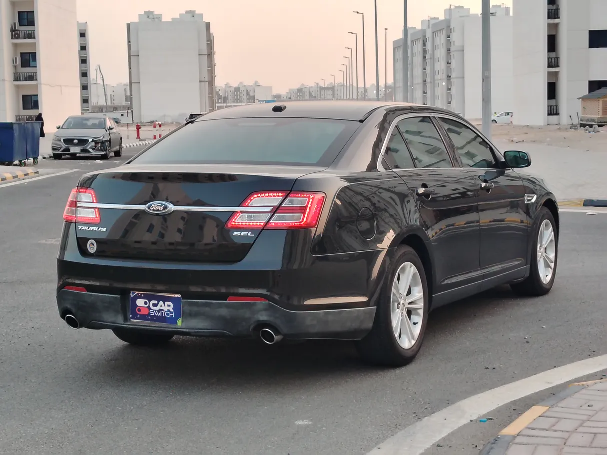 Car image 5