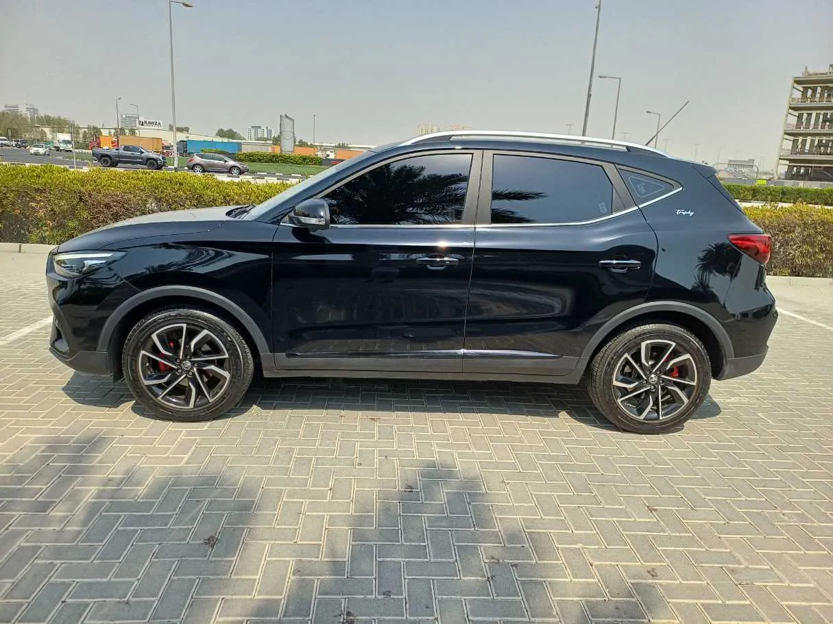 Car image 4