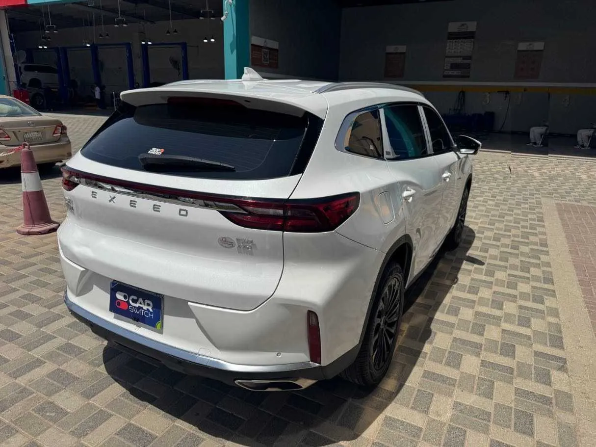 Car image 5