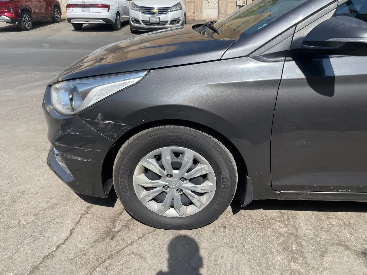 Car image 9