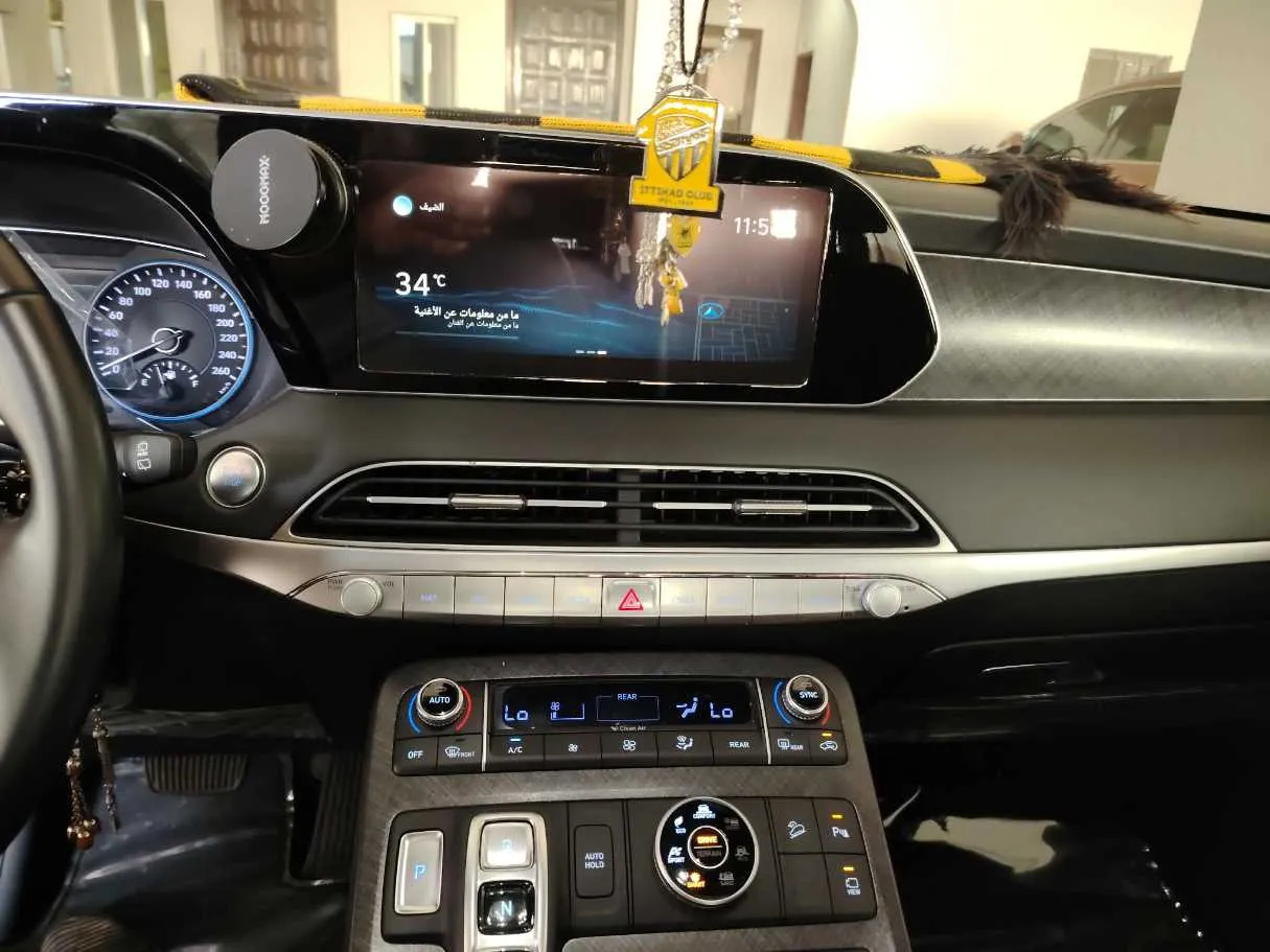 Car image 24