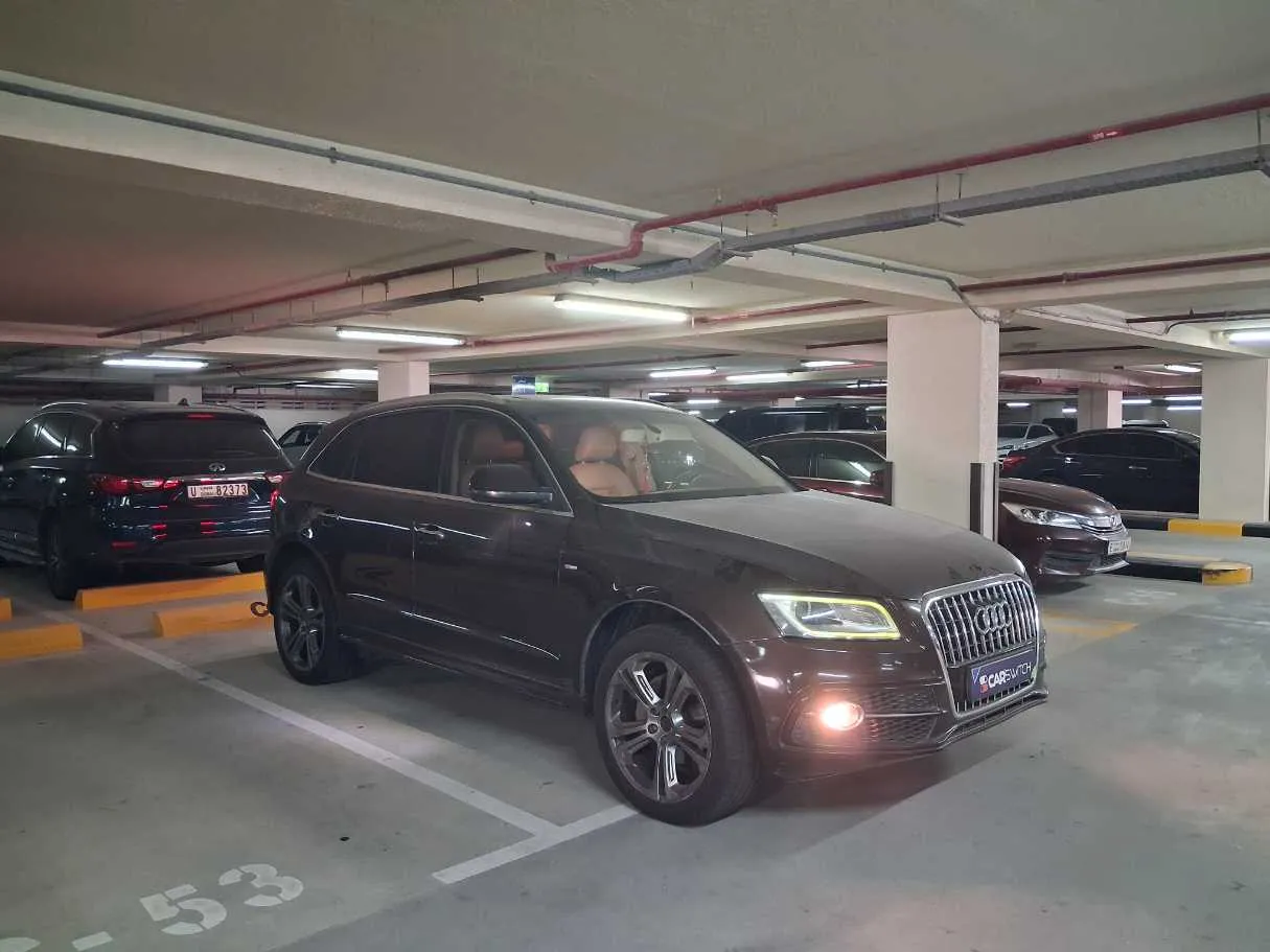 Car image 3