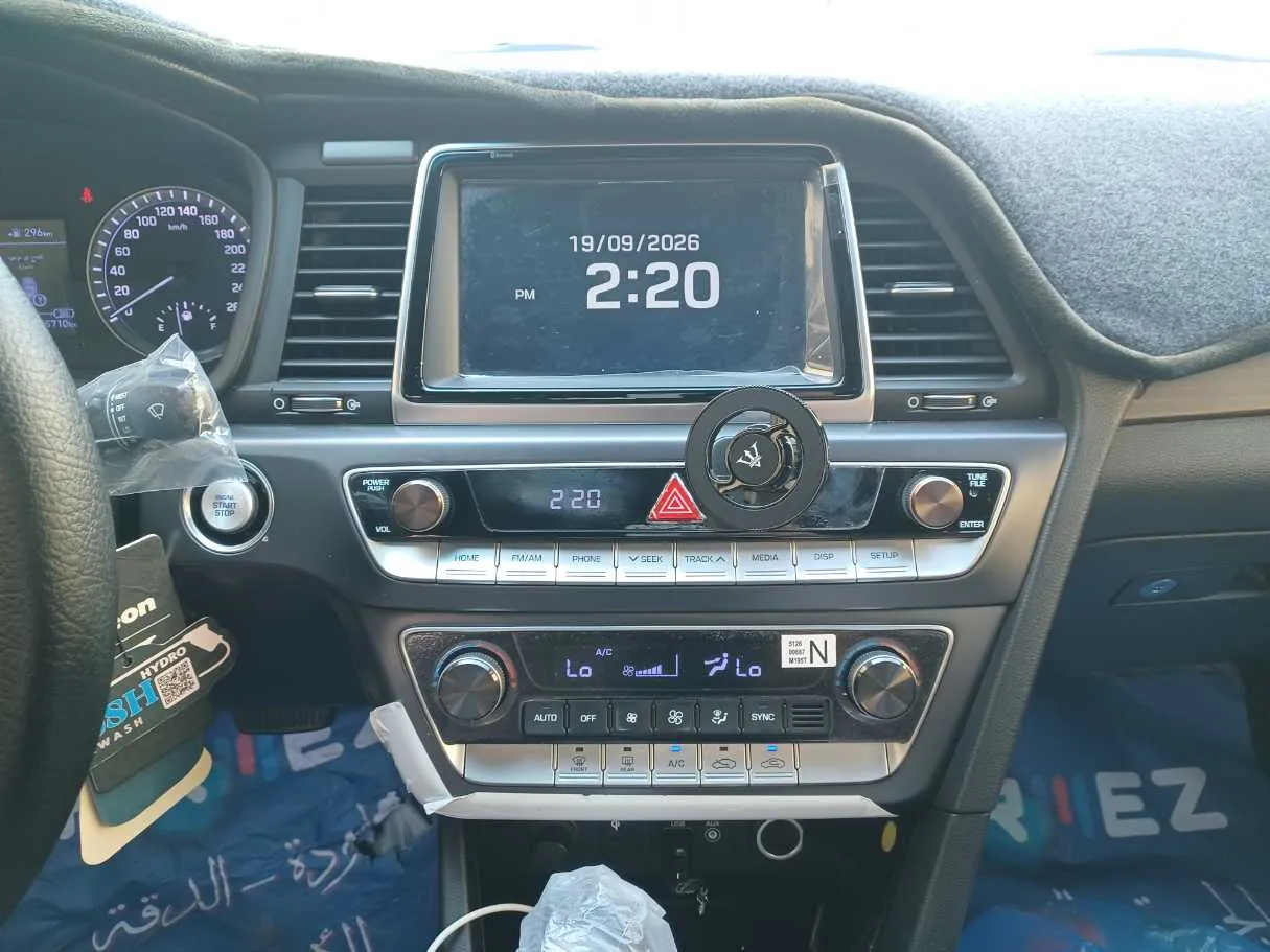 Car image 14