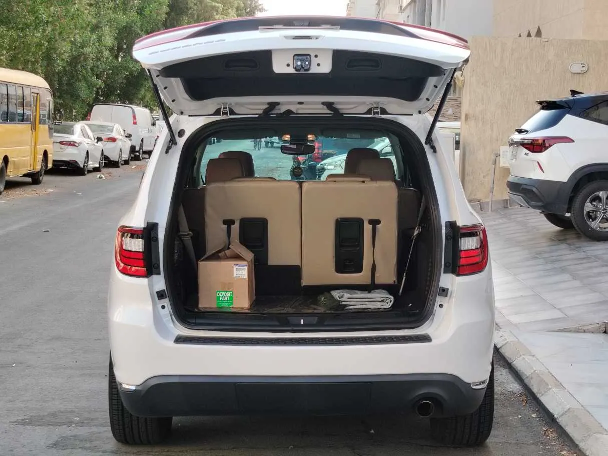 Car image 25