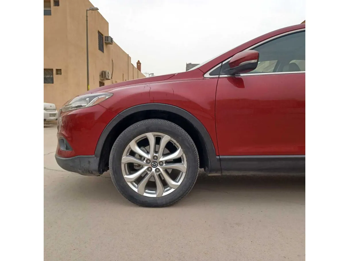 Car image 9