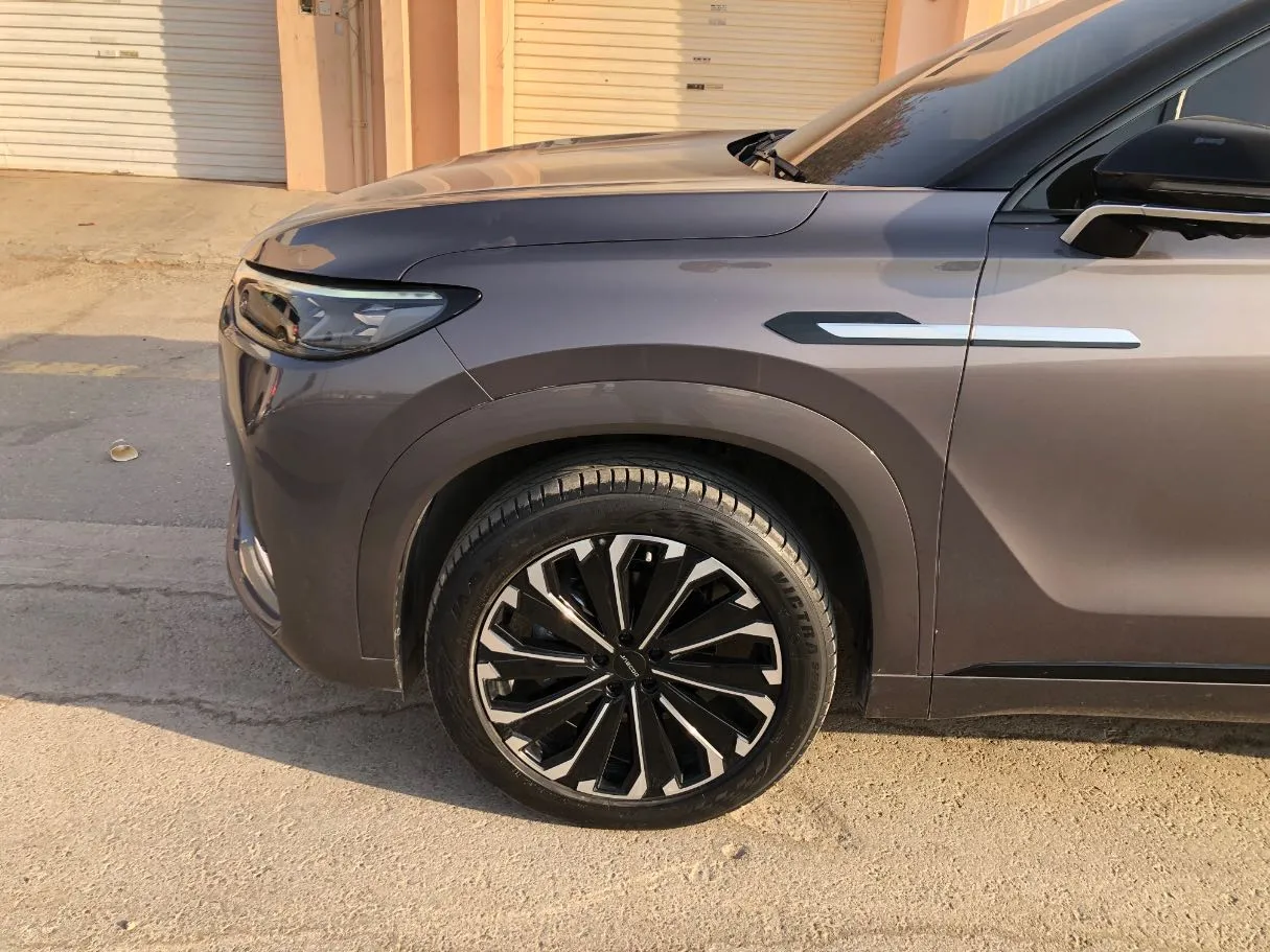 Car image 9
