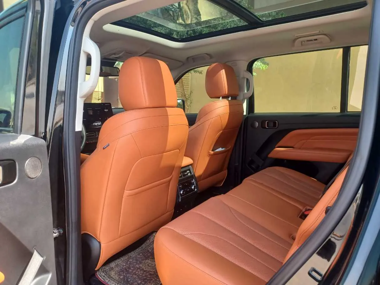 Car image 16