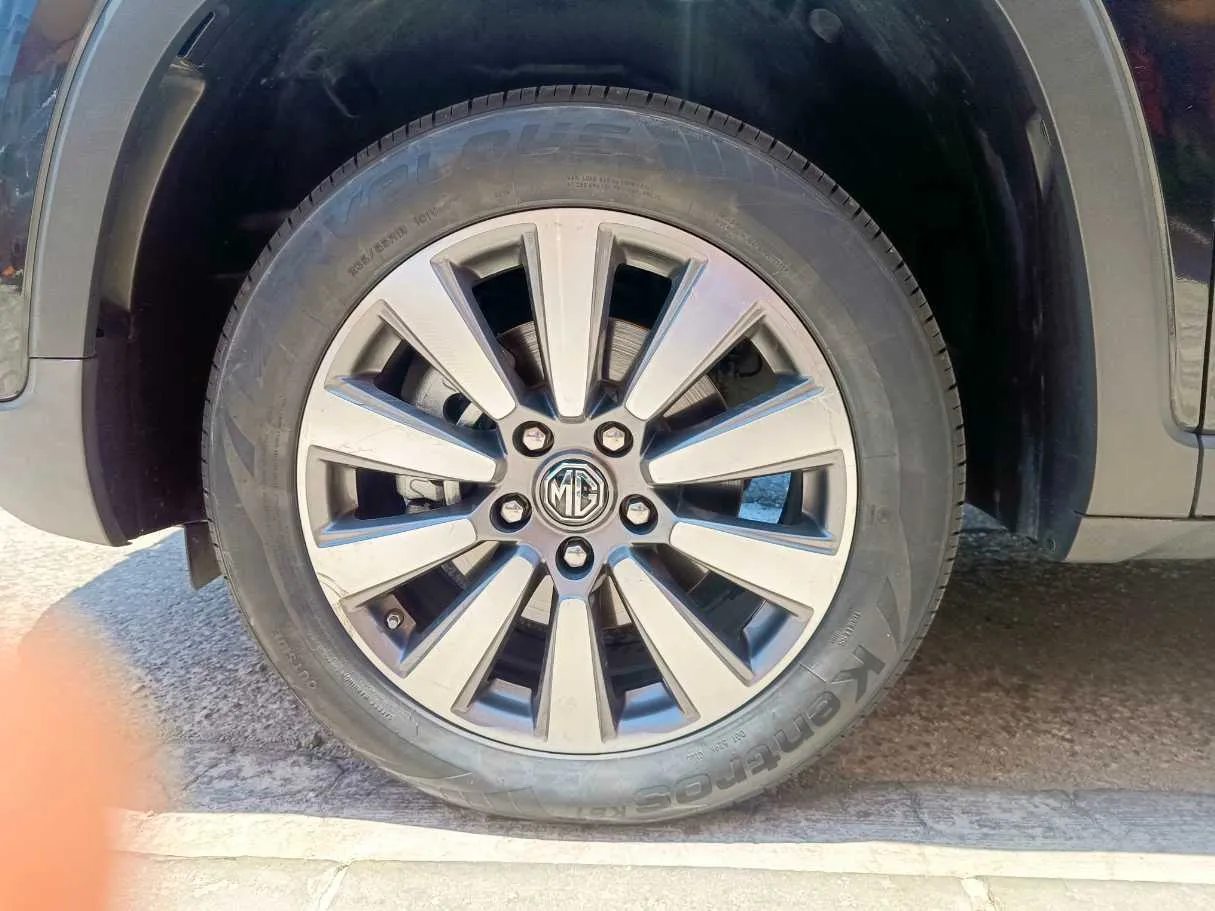 Car image 10