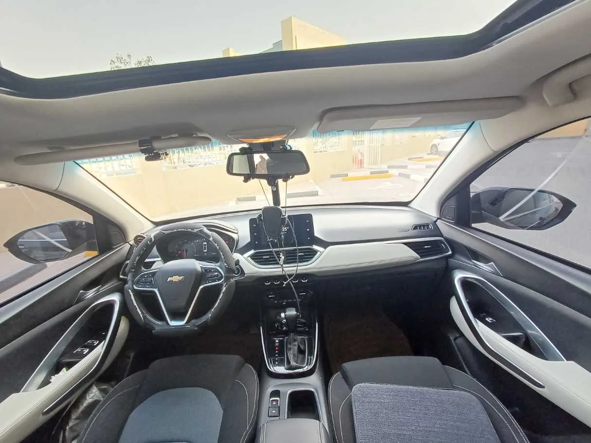 Car image 14