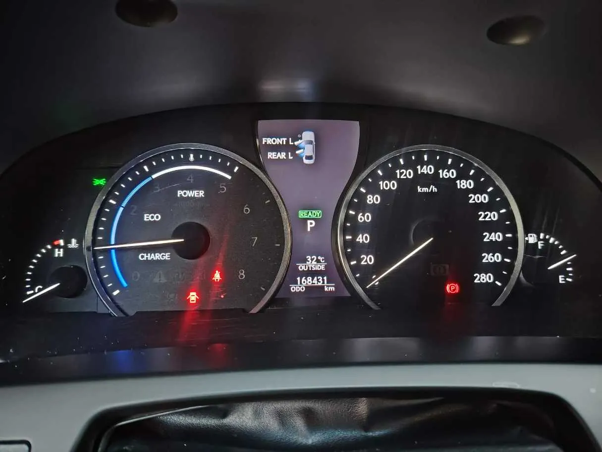 Car image 25