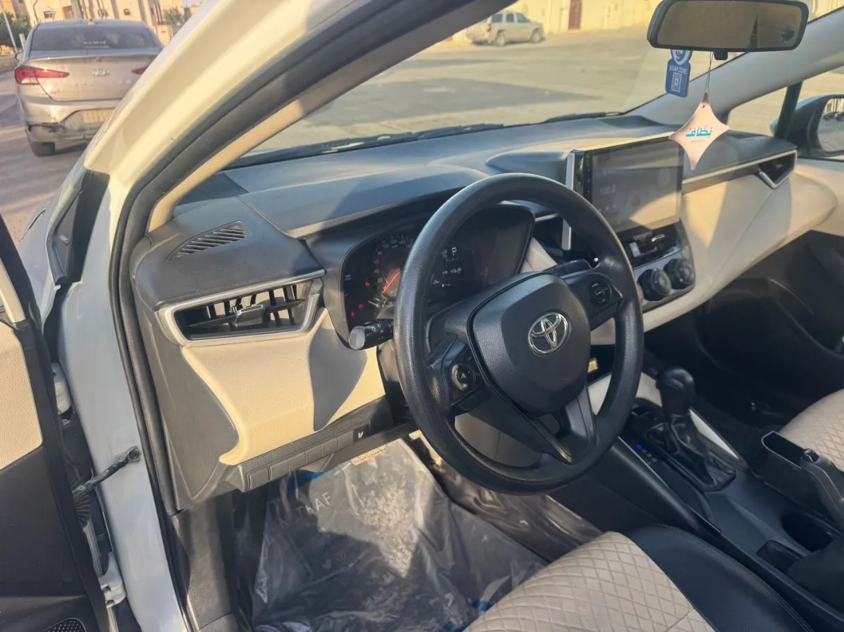 Car image 12