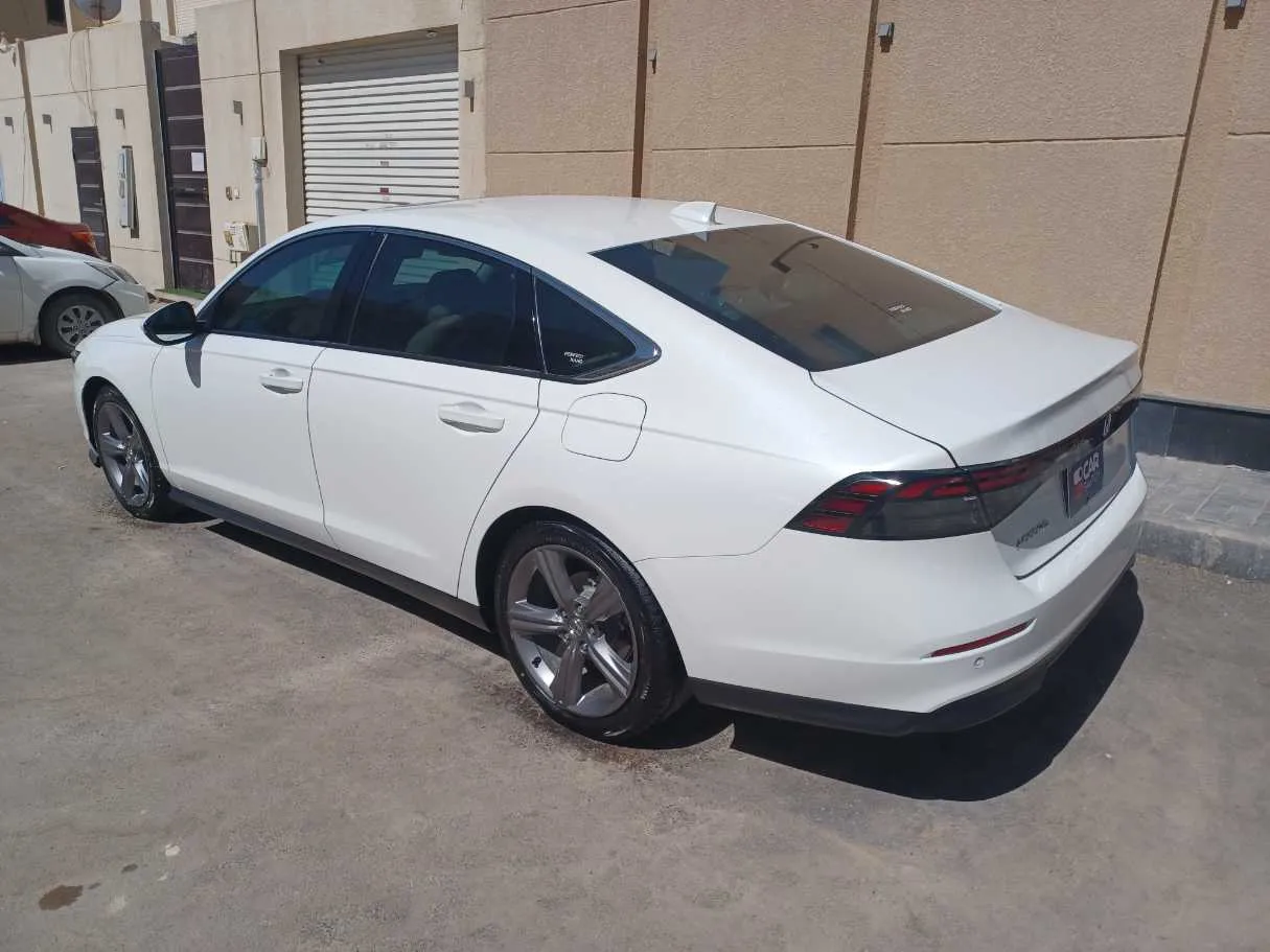 Car image 7
