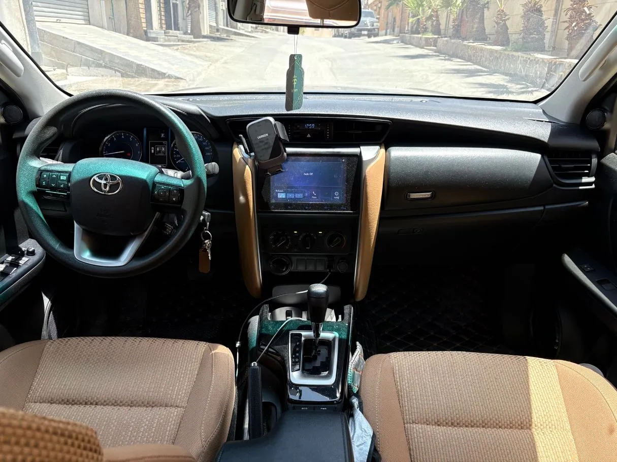 Car image 18
