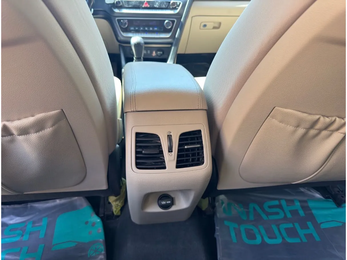 Car image 25