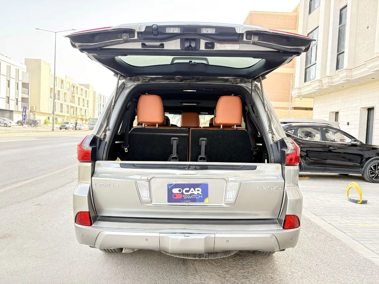 Car image 24
