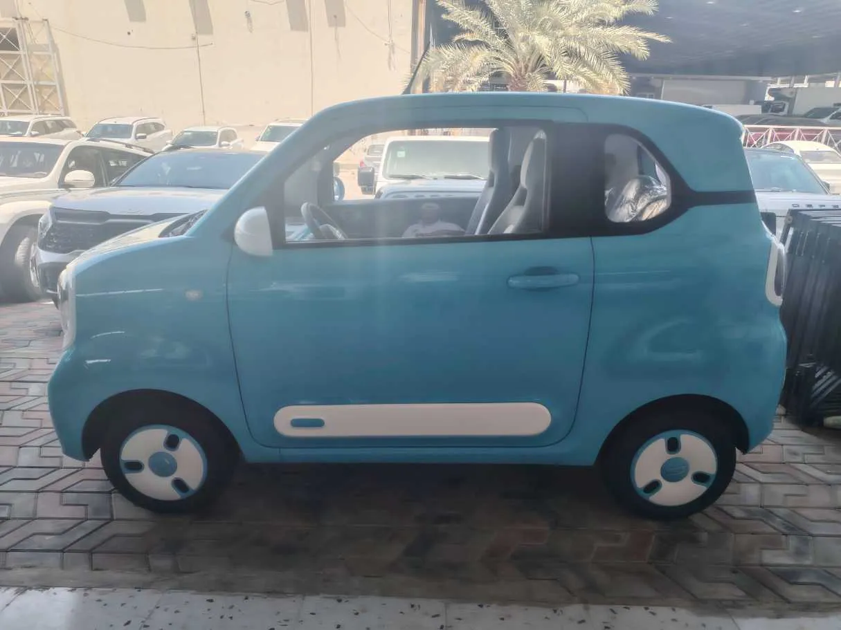 Car image 8