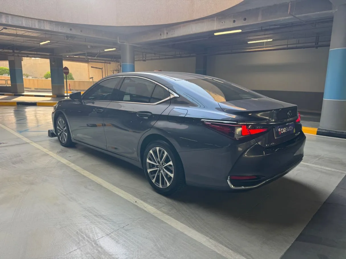 Car image 7