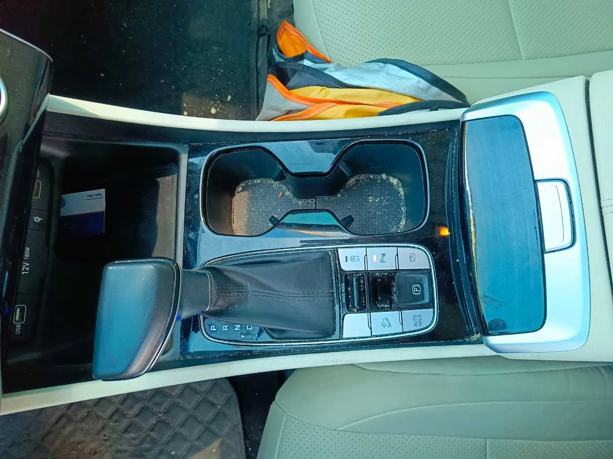 Car image 18