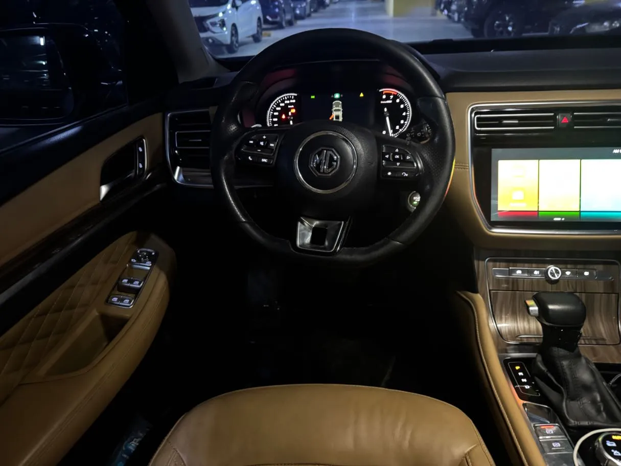 Car image 18