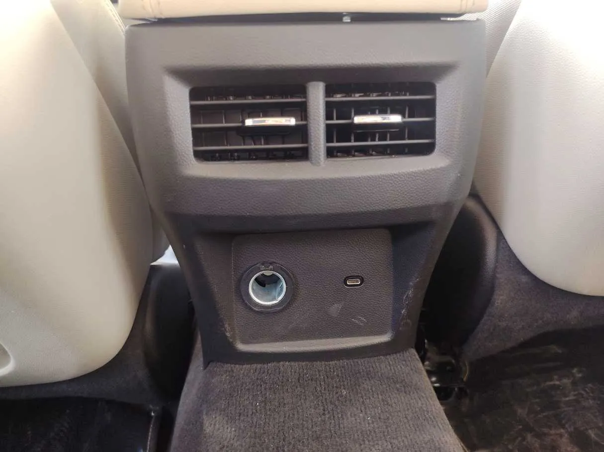 Car image 29